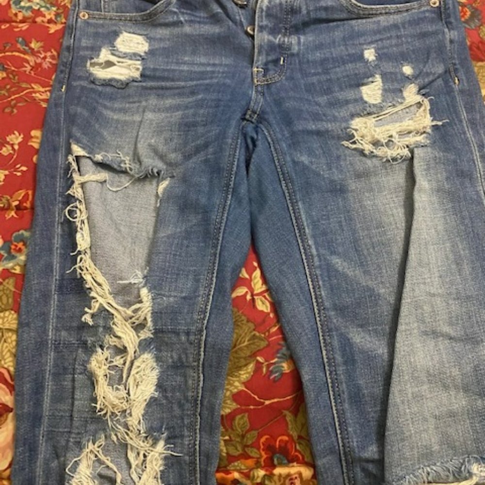 American Eagle Woman's Tattered Jeans Size 4